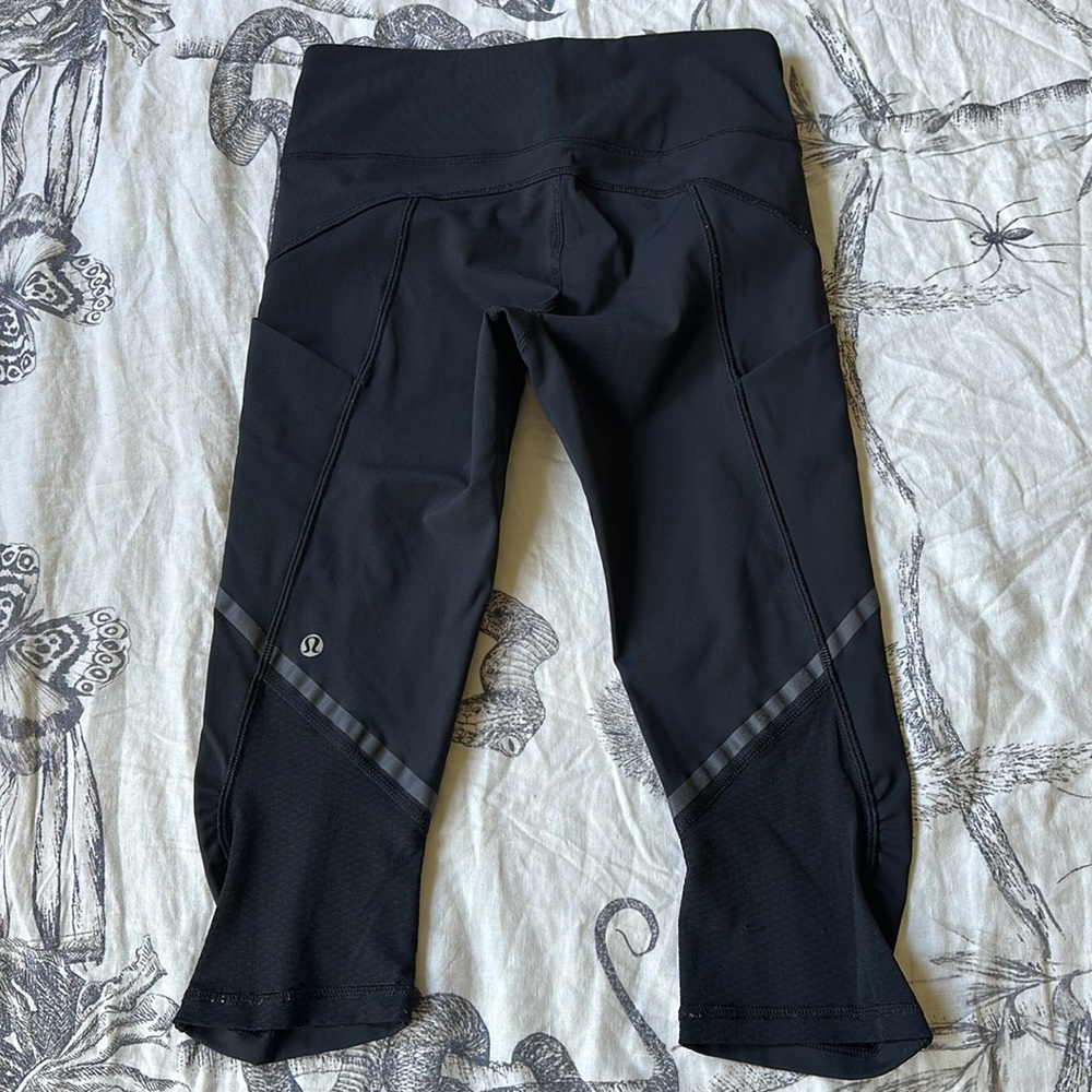 US4 Lululemon tight gym pants activewear, inseam 17” - excellent condition